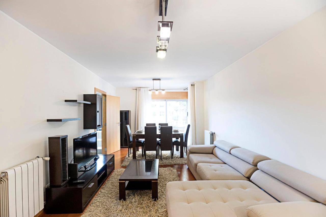 2Br Flat By Metro W/ Free Parking By Lovelystay Vila Nova de Gaia Exterior photo